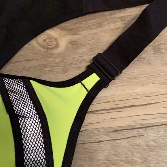 Victoria Secret Sports Bra - Picture 6 of 8